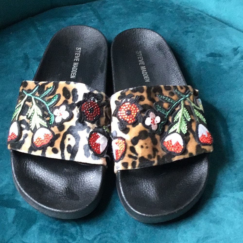Steve Madden leopard decorative slides